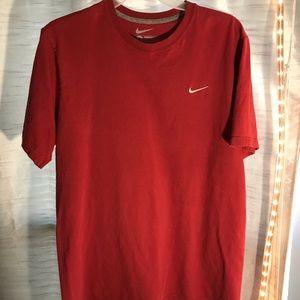 Nike T Shirt (small Nike swoosh)
